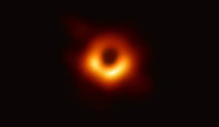 En esta imagen de un agujero negro no se puede ver la radiación de Hawking.