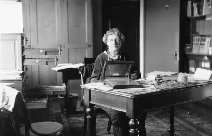 Cecilia Payne pudo hacer su trabajo gracias a la clasificación de estrellas que había hecho Annie Jump Cannon.