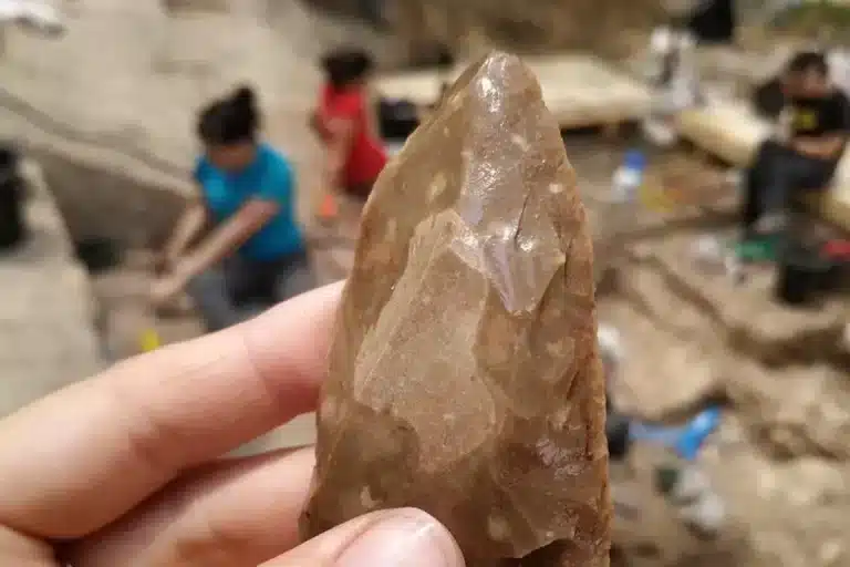 Lithic artefact from Tinshemet Cave made using technology shared by Homo sapiens and Neanderthals Credit Marion Prevost 1